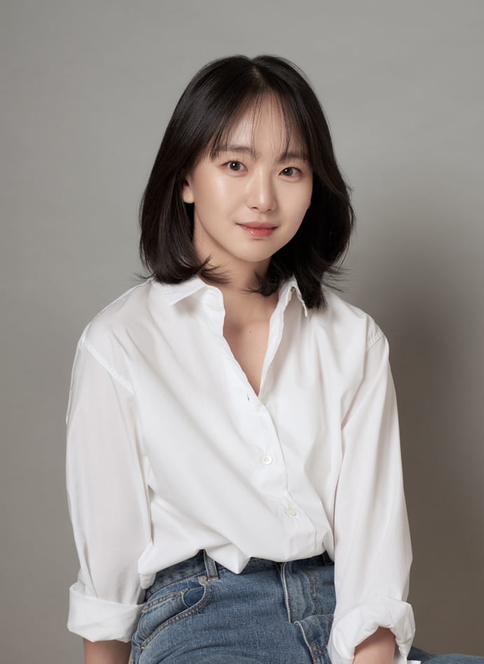 Won Jin-ah signed a contract with Jung Woo-sung, Lee Jung-jae, and Park Hae-jin