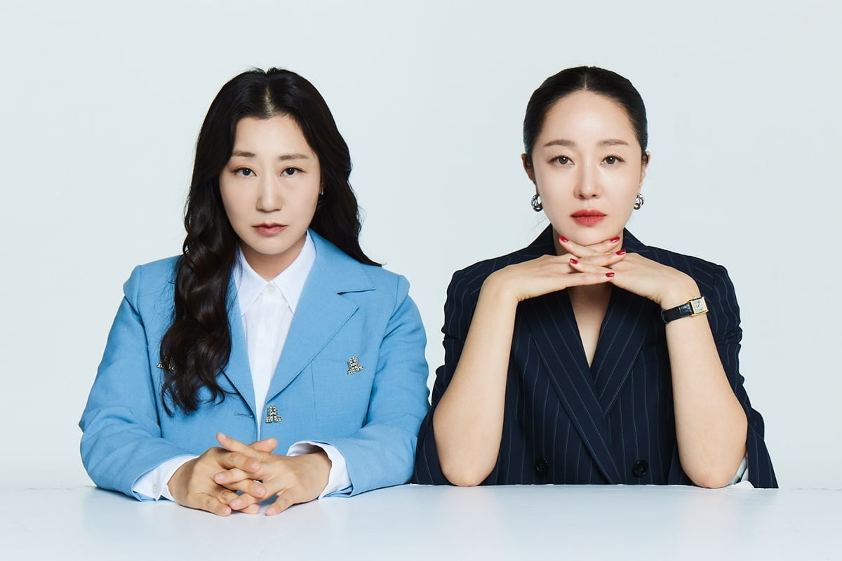 Actresses Ra Mi-ran and Uhm Ji-won, with extraordinary auras