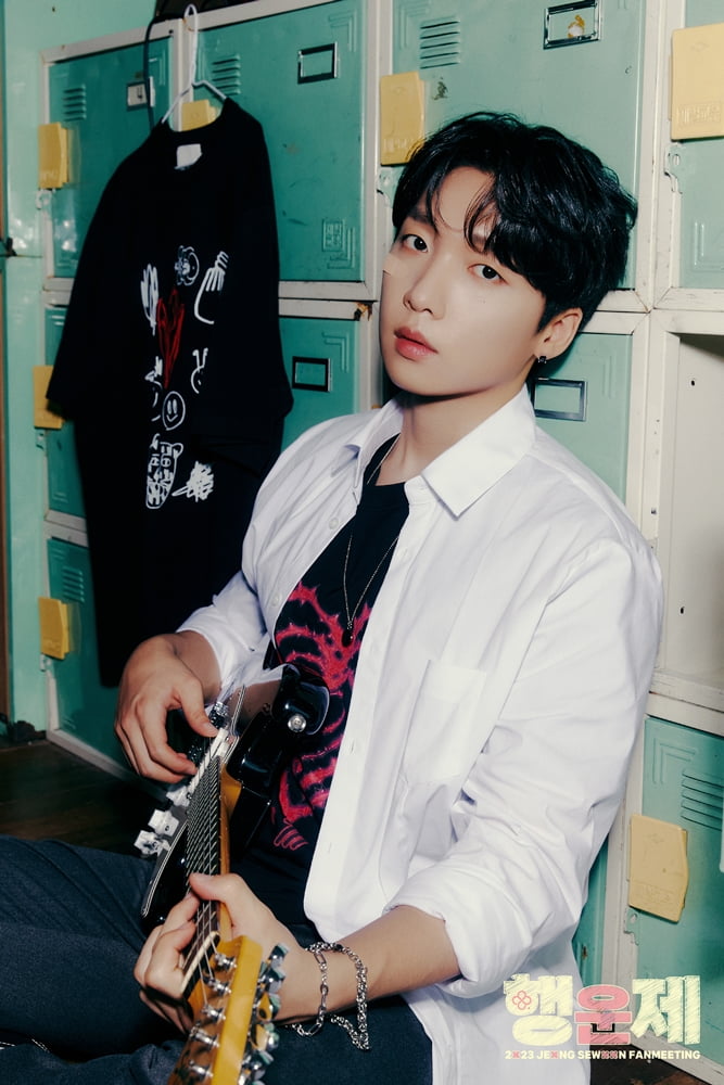 Singer Jeong Se-woon, fan meeting 'lucky festival', released outlet photos showing off fresh youthful visuals