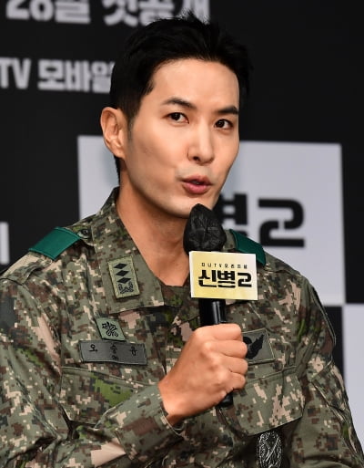 [TEN포토] 김지석 "신병2에서 계급장의 권력을 즐겼다"