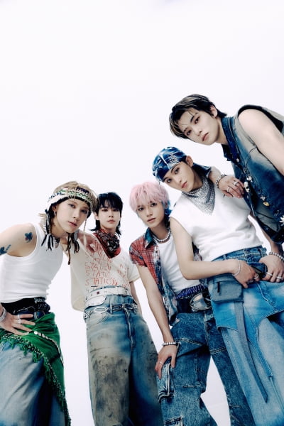 NCT, 신곡 ‘Baggy Jeans’ 퍼포먼스 비디오 오늘 밤 12시 공개
