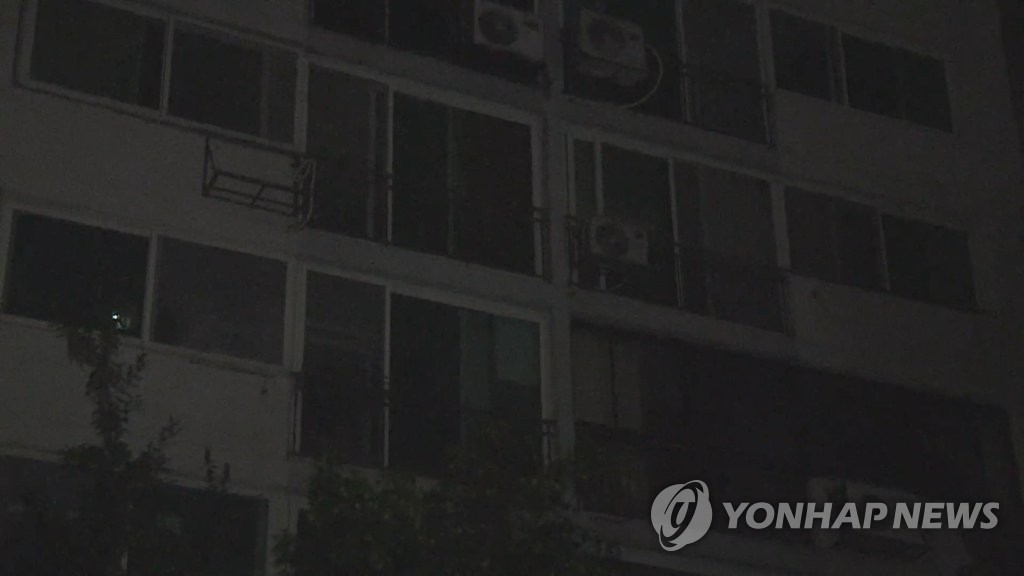 부산 서구 아파트단지 677세대 정전…설비문제 추정