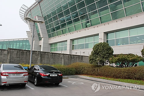 인천공항 앞 도로서 음주운전 승합차, 택시 추돌…1명 부상