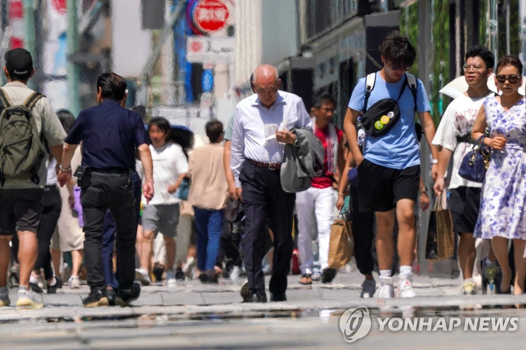 일본 '극과 극' 날씨…오키나와엔 태풍·후쿠시마는 40도 폭염