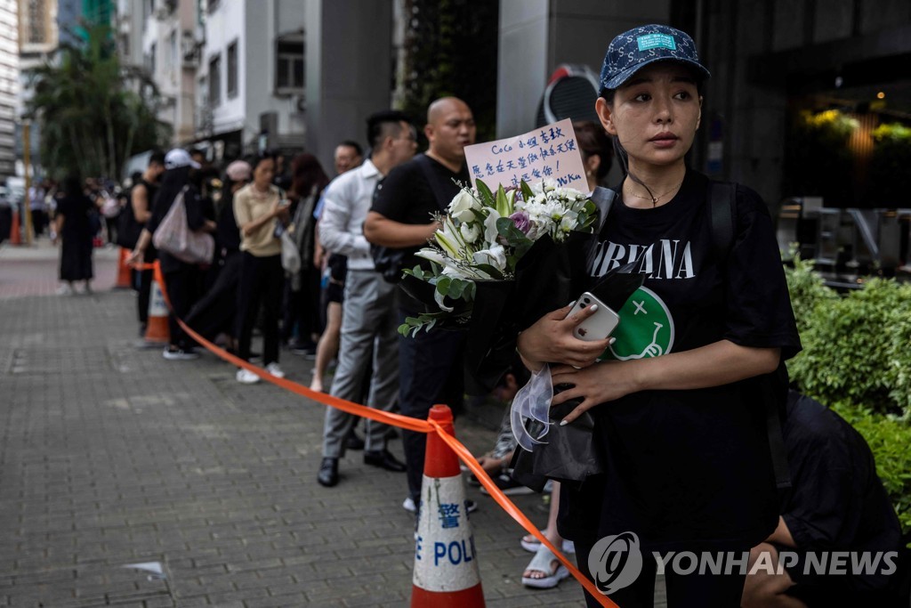[월드&포토] "잘가요. 코코 리" 홍콩 추모식에 몰린 팬들