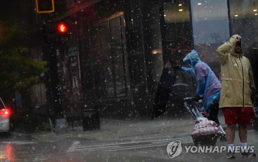 미국 동부 폭풍 강타…최소 2명 숨지고 110만여가구 정전 피해