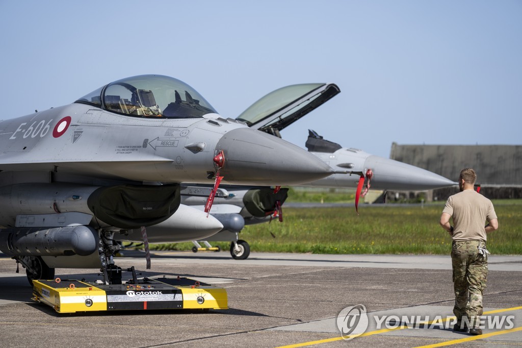 "미국, 덴마크·네덜란드 통한 우크라 F-16 제공 승인"(종합)