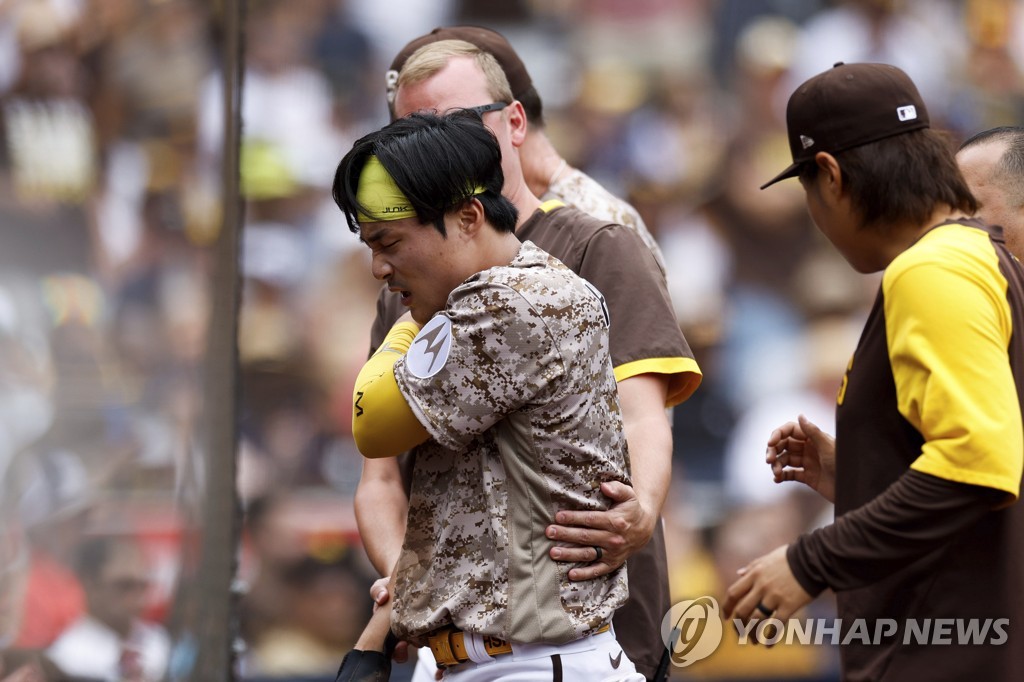 김하성, 어깨 통증 딛고 1번 타자 선발 출전…MLB 첫 지명타자