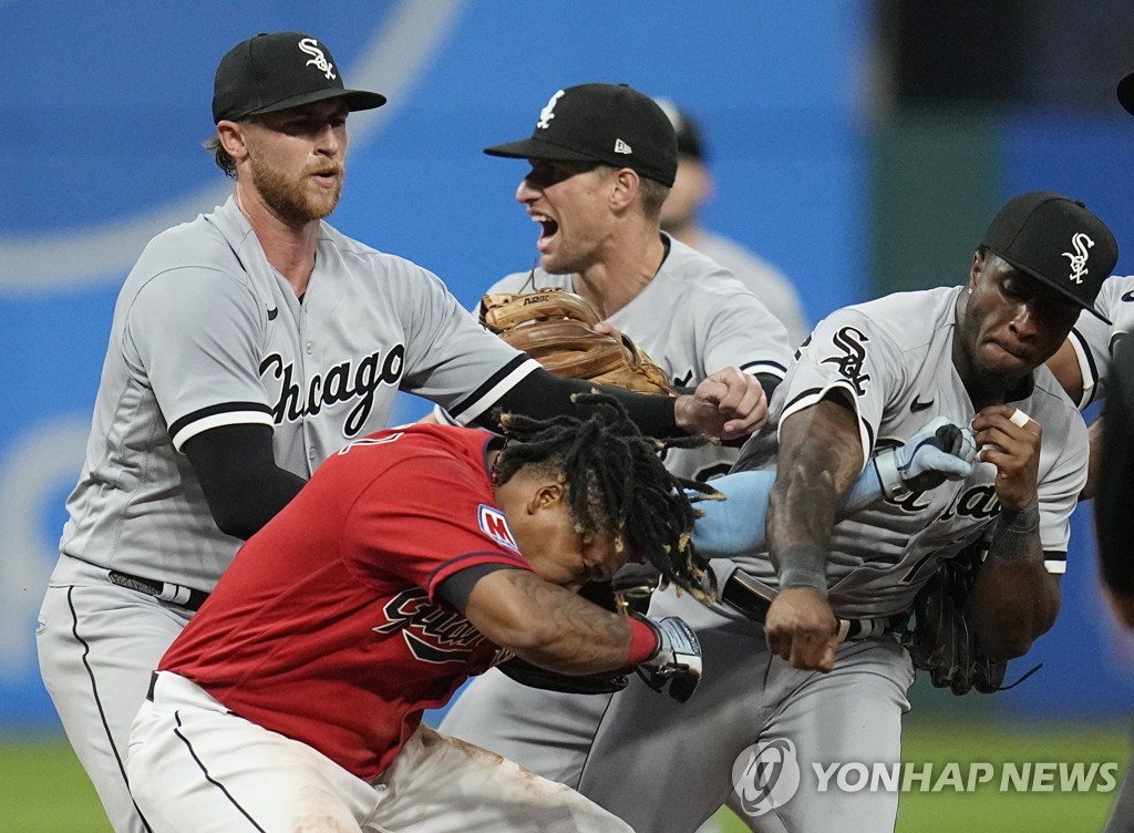 야구인가 권투인가…MLB 경기 중 난투극으로 6명 퇴장