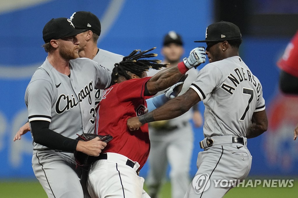 야구인가 권투인가…MLB 경기 중 난투극으로 6명 퇴장