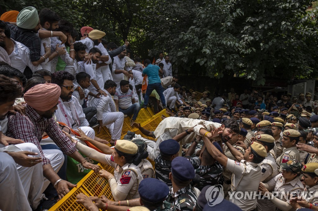 '모디 인도 정부 부족충돌 대처 잘못' 야권 불신임안 부결돼