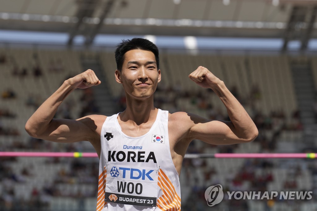 '악재 딛고 결선행' 우상혁, 실내외 세계선수권 동반 우승 도전