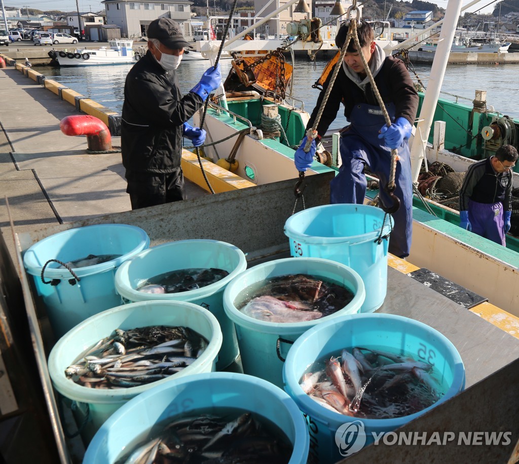 일본 당국자들, 中의 日수산물 수입금지에 "예상외로 강한 대응"