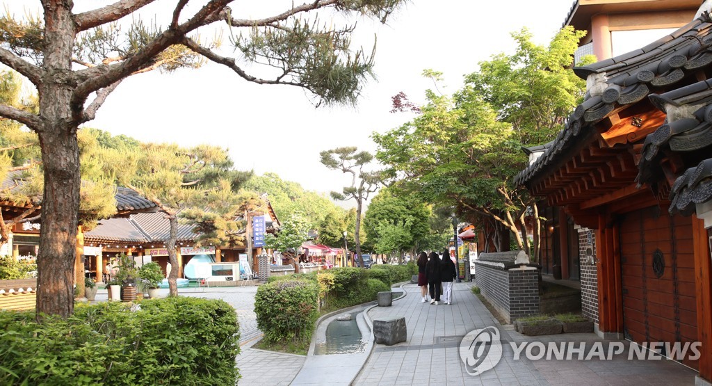 전주 한옥마을 상반기 방문객 813만명…작년의 2배인 역대 최대