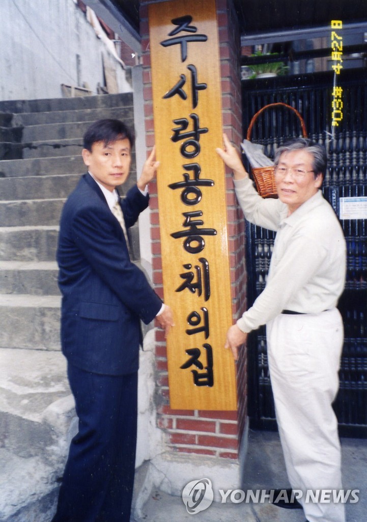 [삶] "산에서 아기 낳고 묻으려다…너무울어 교복에 싸서 데려왔어요"