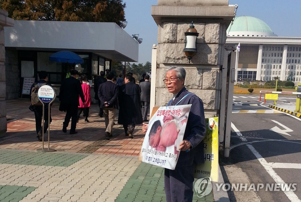 [삶] "낳자마자 죽일 못된 생각이었는데, 아기 낳고 보니"…엄마 눈물