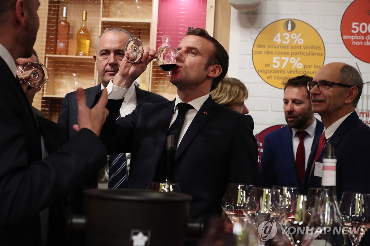 프랑스, 수영장 100개 분량 와인 폐기한다…"가격지지 위해"