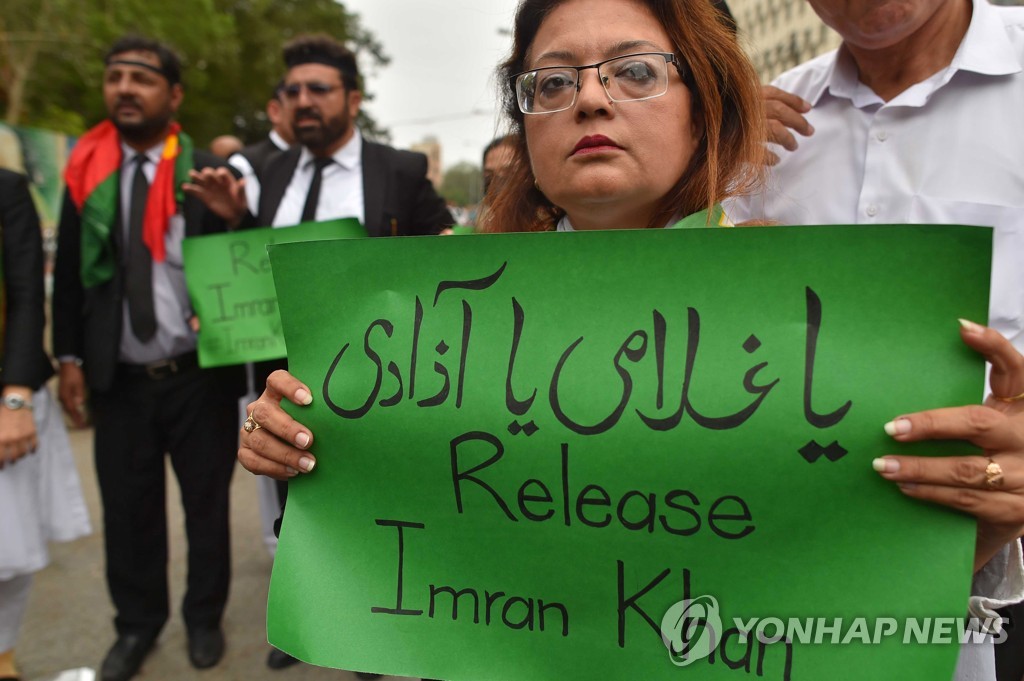 파키스탄 선관위, 칸 전 총리 5년간 선출직 출마 금지
