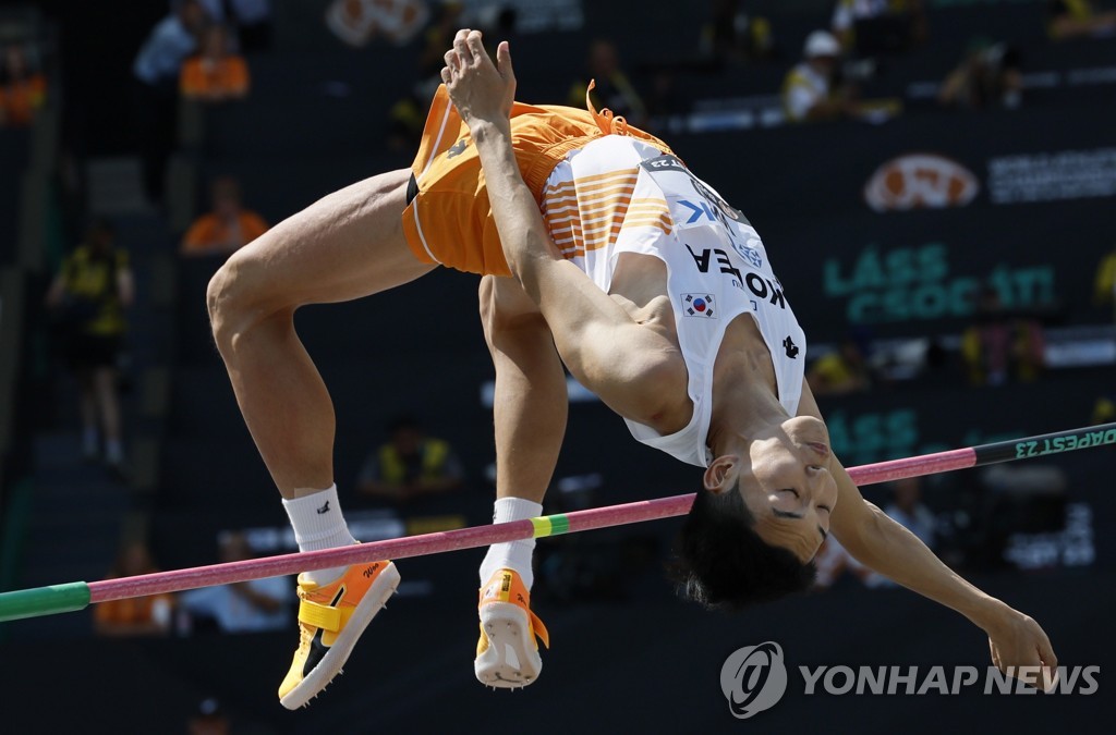 우상혁, 예선 4위로 세계선수권 남자 높이뛰기 결선 진출