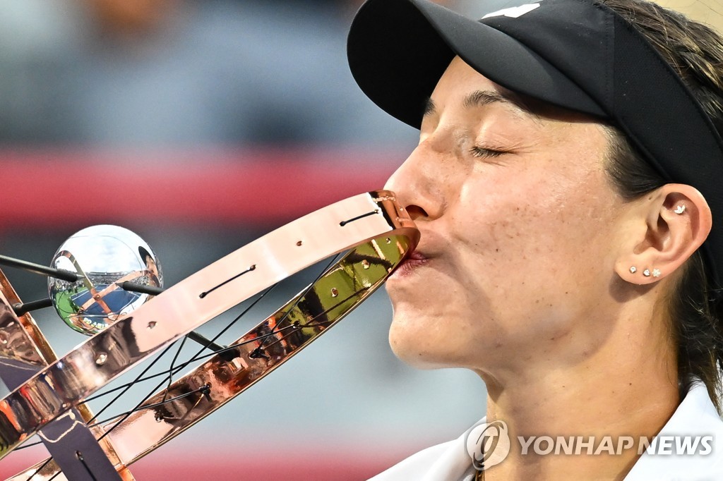 페굴라, '하루 두 경기' 삼소노바 꺾고 캐나다오픈 테니스 우승