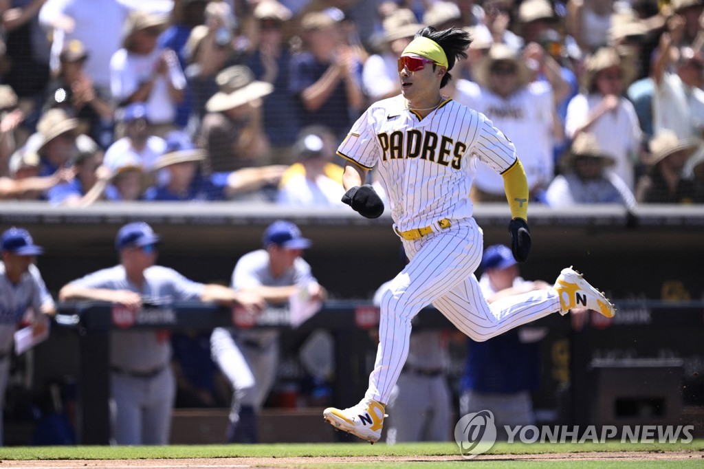 김하성, MLB 15경기 연속 멀티 출루…이치로와 어깨 나란히