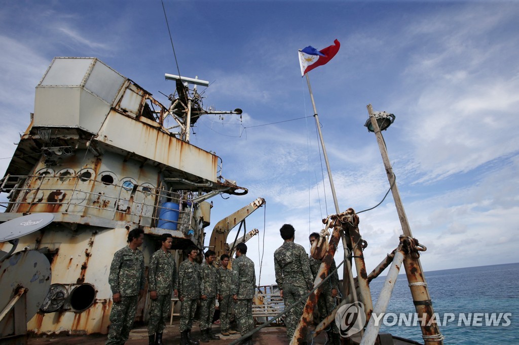 필리핀 대통령 '남중국해 좌초 군함 예인' 中 요구 거부