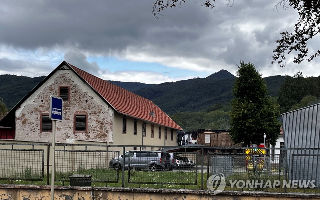 11명 숨진 프랑스 휴양시설 화재 과실치사 혐의로 수사 개시