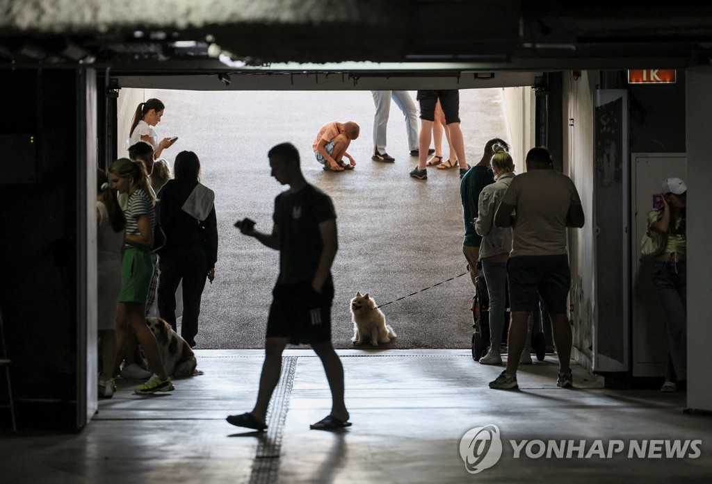 키이우엔 미사일, 모스크바엔 드론…양국 수도 나란히 공격당해