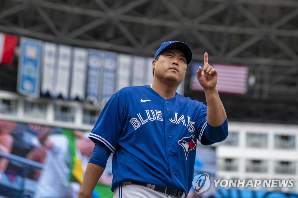 류현진, 야수 실책 이겨내고 두경기 연속 비자책 호투…2승 눈앞