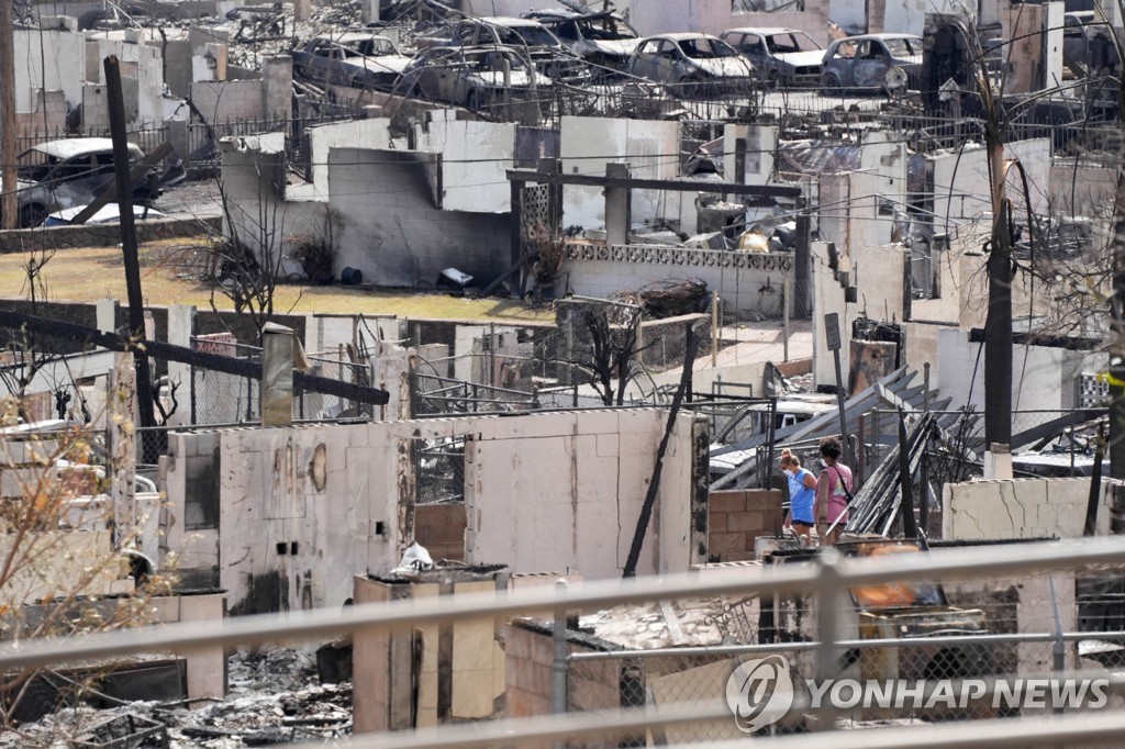 美 하와이 산불 사망자 96명으로 늘어…화재 7일째 계속돼