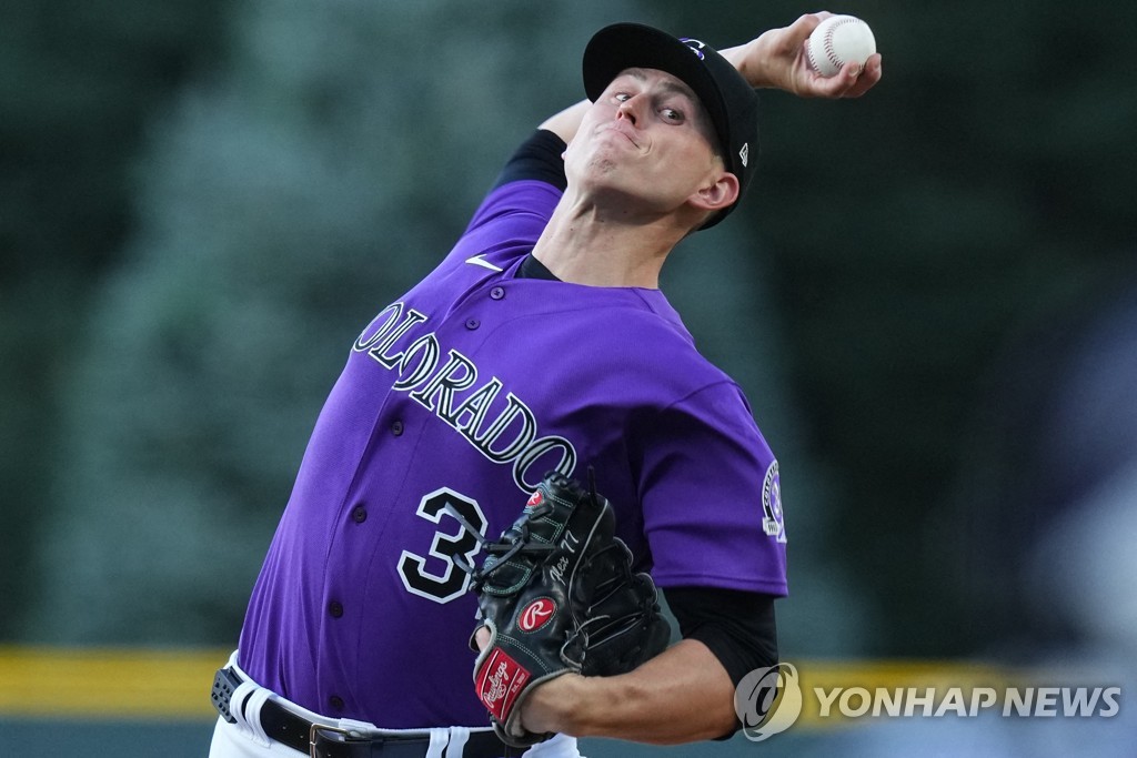 '전 SK' 켈리, '전 두산' 플렉센과 MLB 선발 대결서 11K 위력투