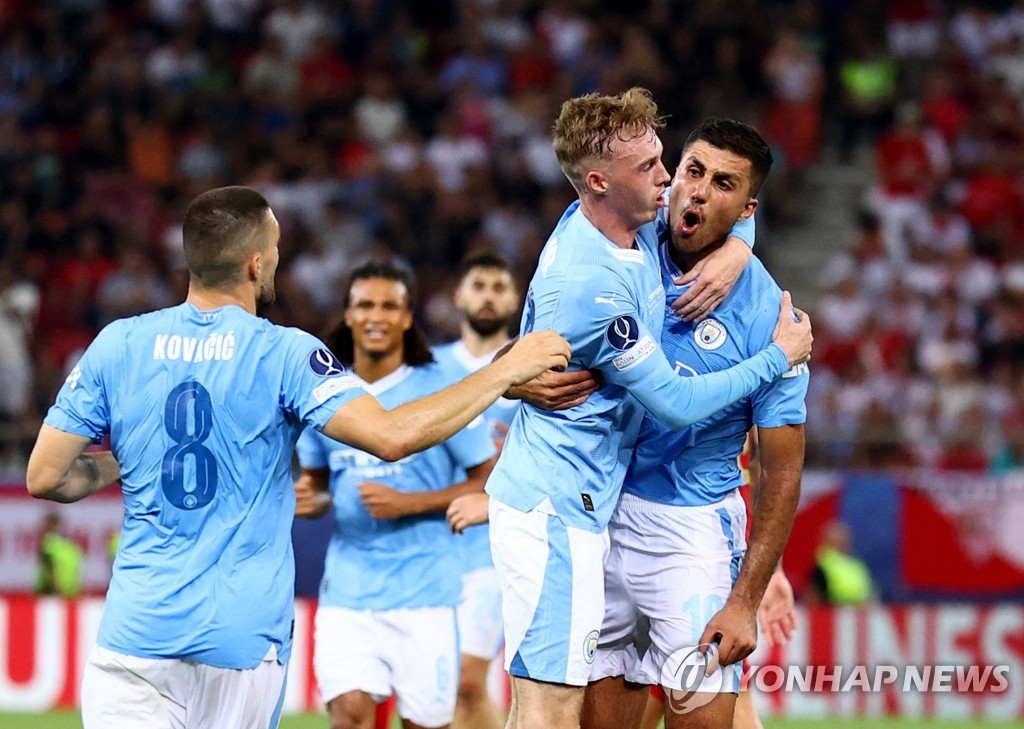 '트레블' 맨시티, UEFA 슈퍼컵도 우승…승부차기서 세비야 제압