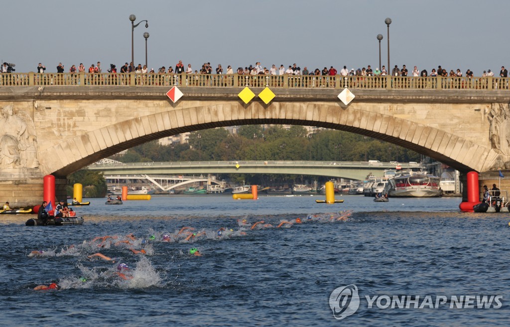 센강 헤엄치고 알렉상드르 3세 다리 뛰고…올림픽 테스트 이벤트