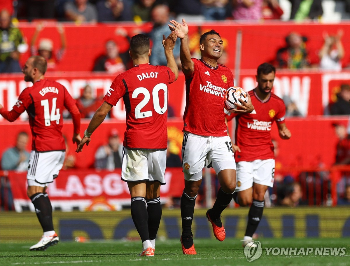 맨유, 노팅엄에 '0-2→3-2' 진땀 역전승…황의조는 벤치