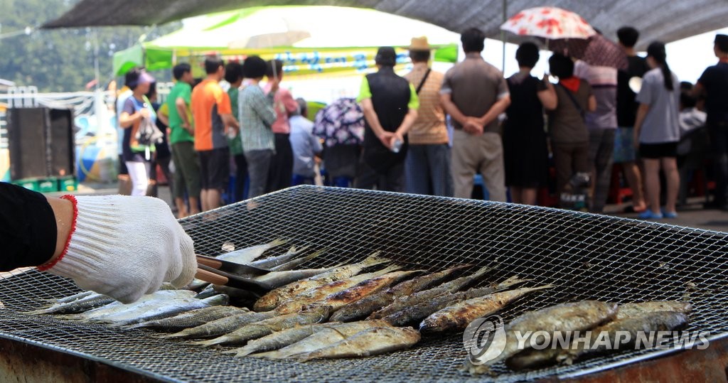 [르포] "시식회 쓰일 생선도 방사능 검사" 전어축제 앞둔 어민 '비상'