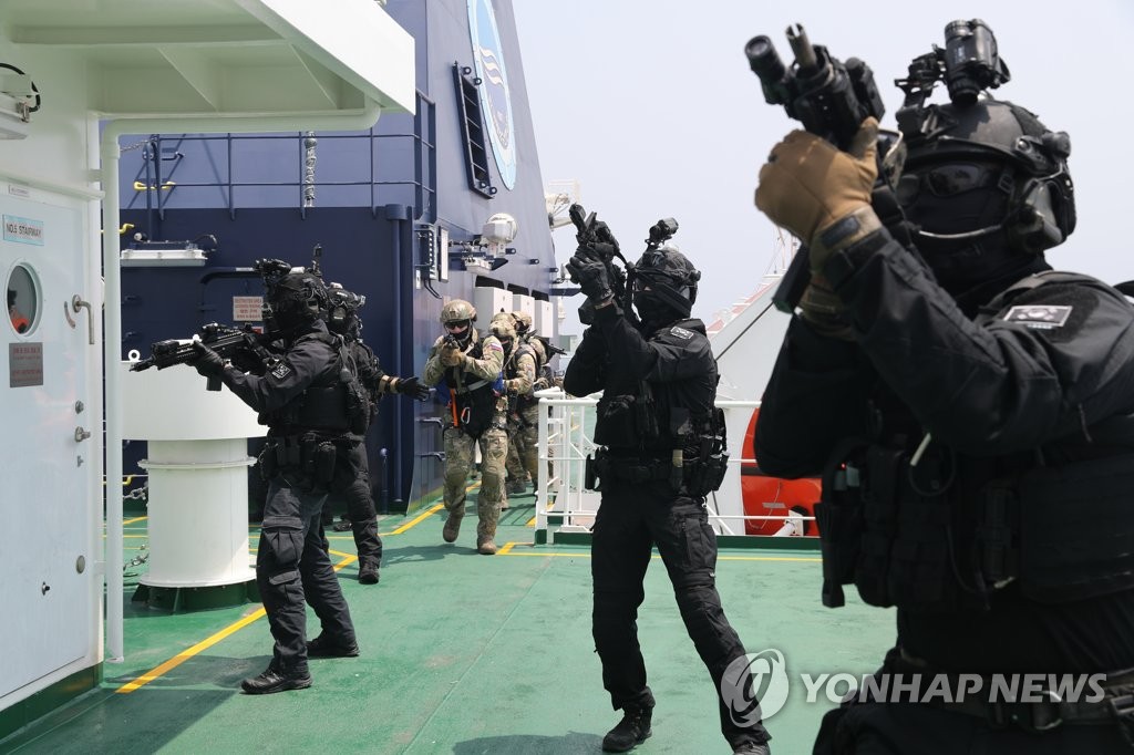 中해경 "한국·러시아 해경과 해상 마약단속 연합훈련했다"