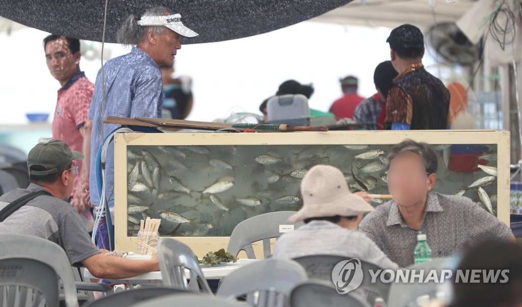 "전어·우럭축제 코앞인데" 오염수 방류 임박에 수산업계 뒤숭숭