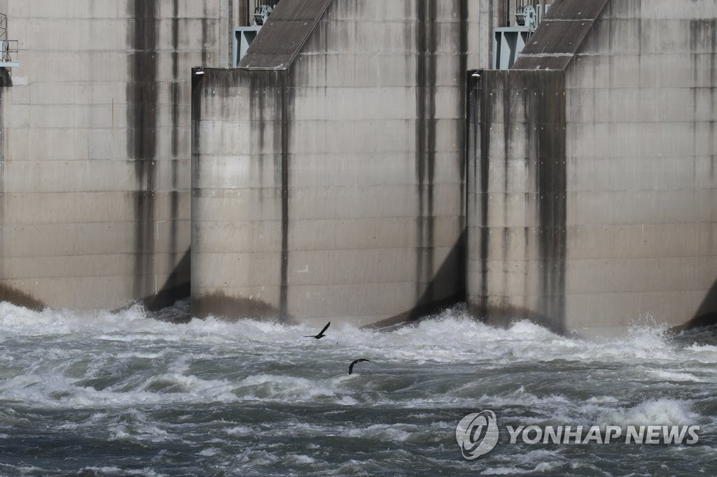 임진강 필승교 수위 밤사이 4m 넘어…연천군 "주민·어민 주의"