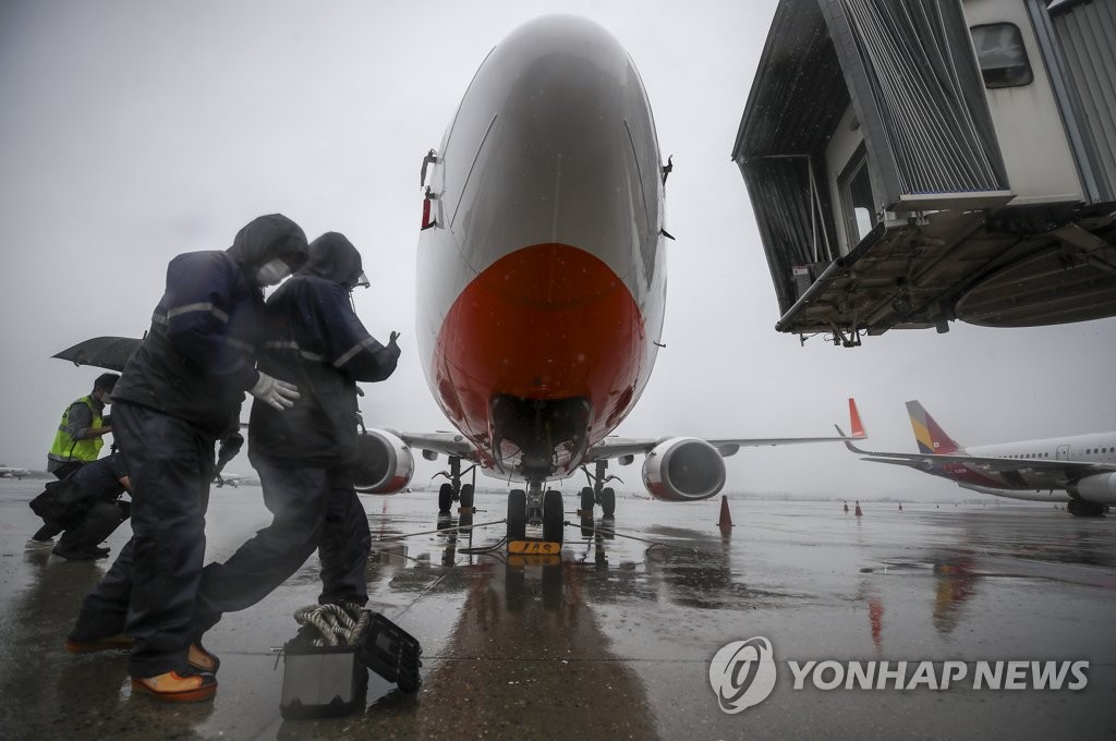 [제주공항 사람들] (24)40년 베테랑 정비사도 아찔할 때가…"조심 또 조심"