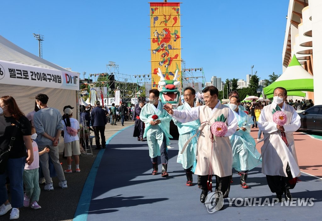 "젊은 층과 관광객 참여 축제로"…동해무릉제 경쟁력 강화