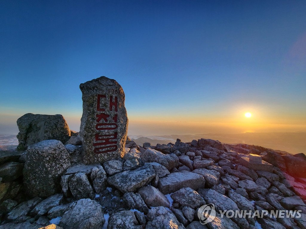 등산객 쉼터 설악산 중청대피소 역사속으로 아듀…10월부터 철거