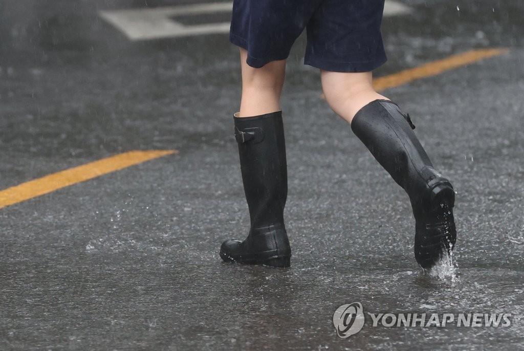 [내일날씨] 전국 흐리고 비…수도권 돌풍 동반 최대 100㎜