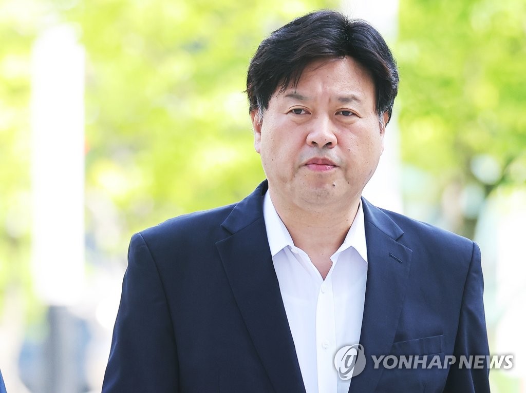 '김용 알리바이 조작 의혹' 前 경기시장진흥원장 피의자 조사