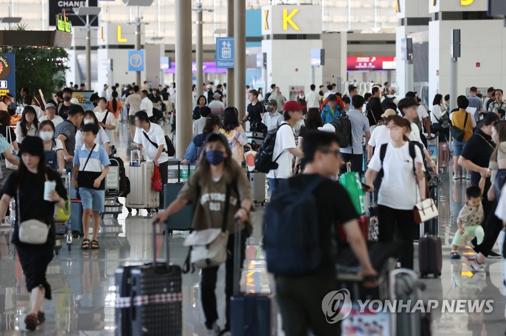 인천공항 "이용객 코로나 이전 85% 회복…운영 완전 정상화"