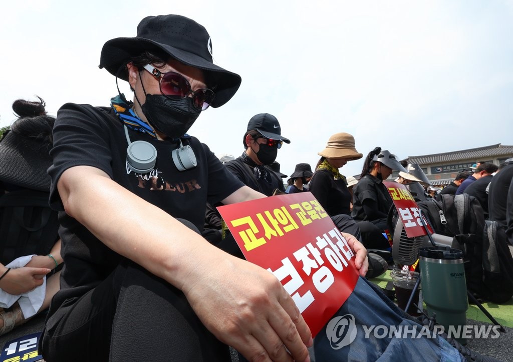 KAIST 교수, 서이초 교사 극단선택에 "학부모 때문 유언 없는데"