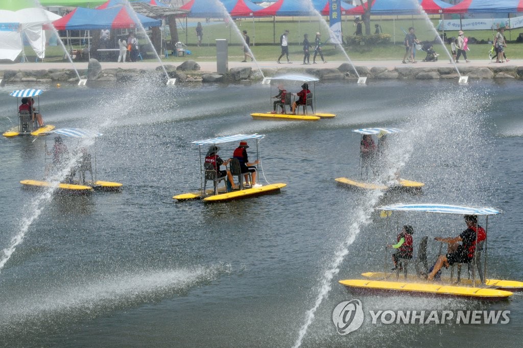 "폭염 날리는 물싸움" 장흥 물축제 폐막…수익금 수해지역 기부