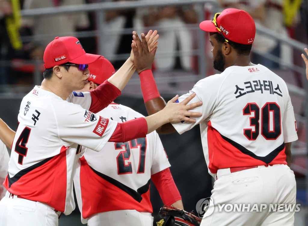 4·5위 경쟁 스퍼트 시작…라이벌 맞대결서 패하면 '낭떠러지'