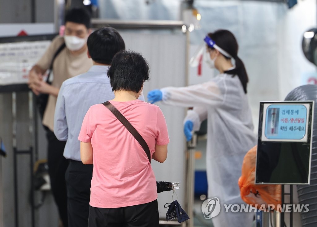 병원서 당분간 마스크 계속 쓸 듯…당국 "고위험군 보호 집중"