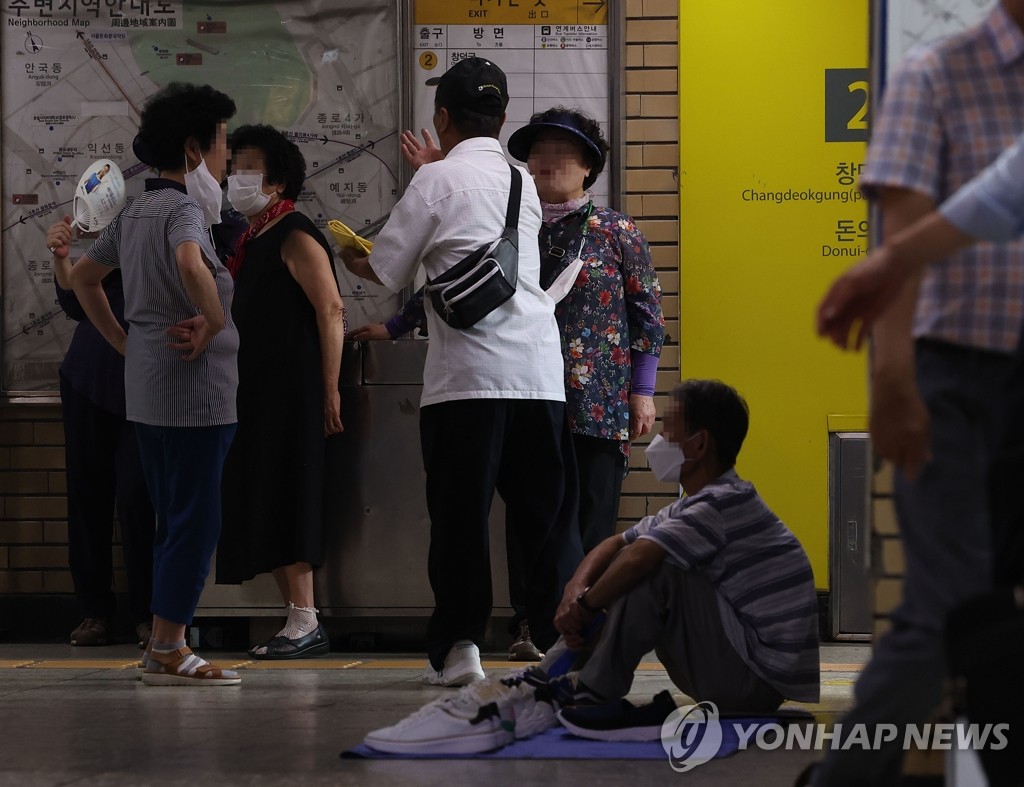 '한증막 더위'에 폭염 사망자 작년 3배, 가축 폐사도 이어져(종합)