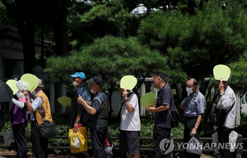 '한증막 더위'에 폭염 사망자 작년 3배, 가축 폐사도 이어져(종합)